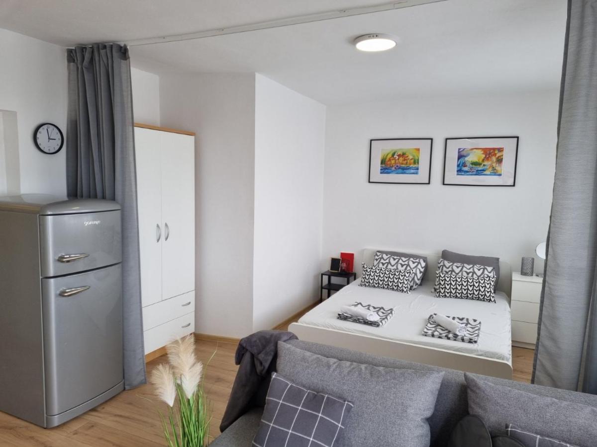 Apartmani Mali Selce Exterior foto